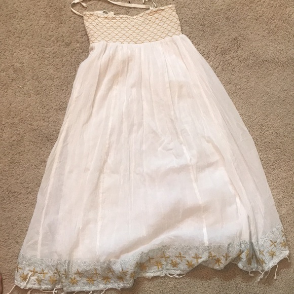 Few people summer dress - Picture 2 of 4